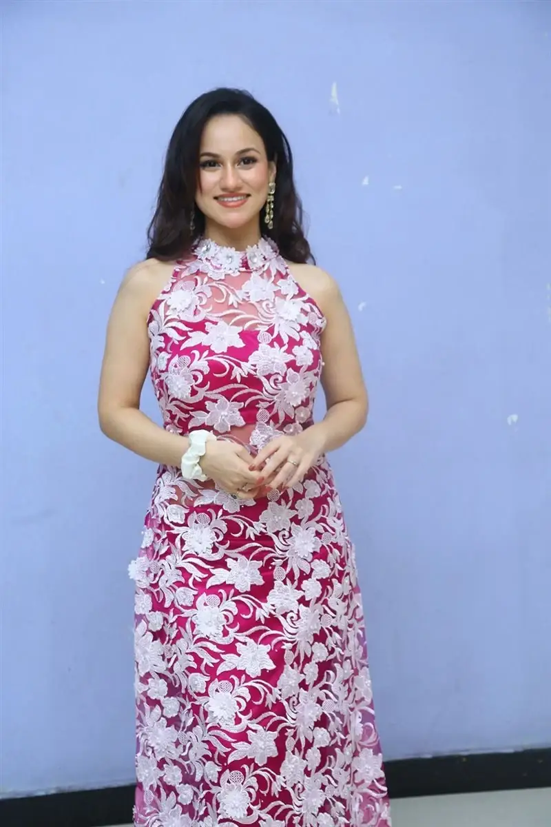 TELUGU GIRL URVASHI AT CHAKRAVYUHAM MOVIE PRE RELEASE EVENT 9